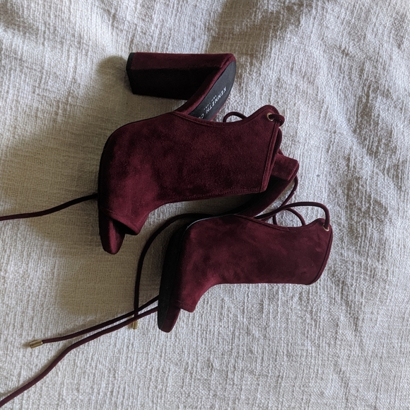 Kenneth Cole Red Darla Heels - Picture 2 of 2